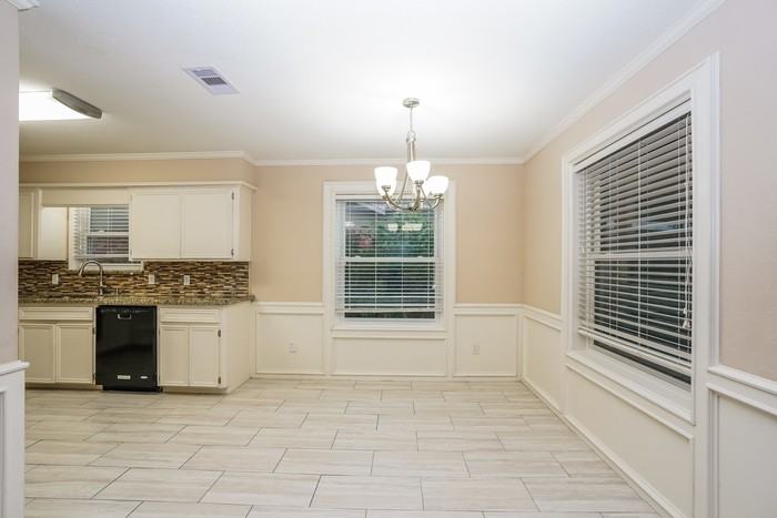 152 Bastrop St - Photo 6 of 15