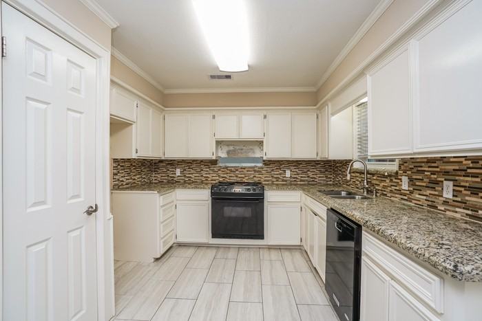 152 Bastrop St - Photo 7 of 15