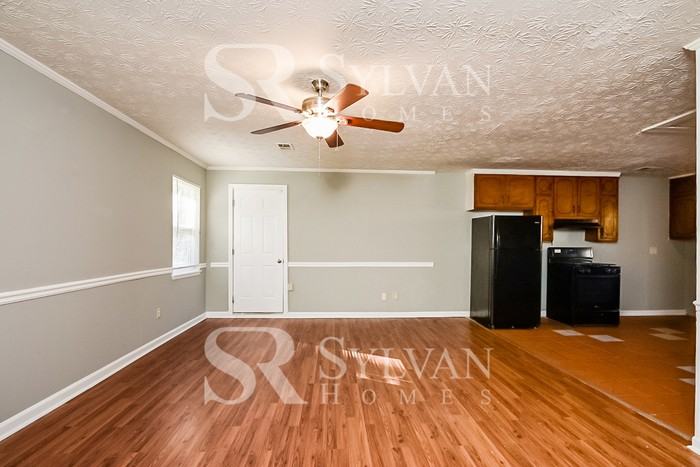 6142 Katherine Rd - Photo 4 of 16