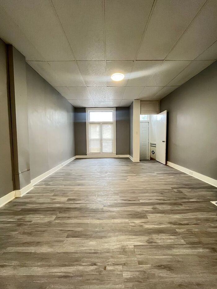 699 N Kenwood Ave - Photo 4 of 9