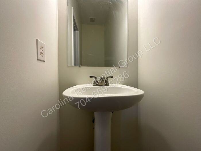 7809 Lennoxshire Ln - Photo 2 of 16