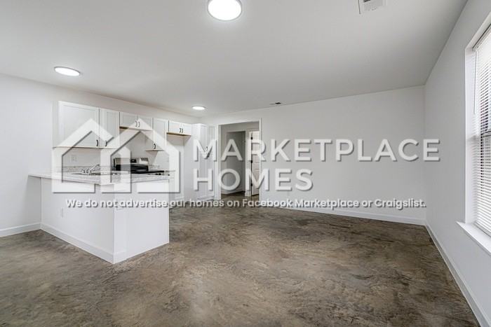 853 Kippley St - Photo 3 of 14