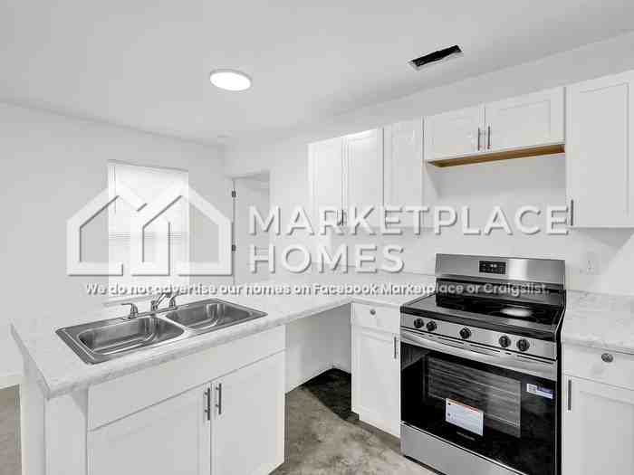 853 Kippley St - Photo 5 of 14