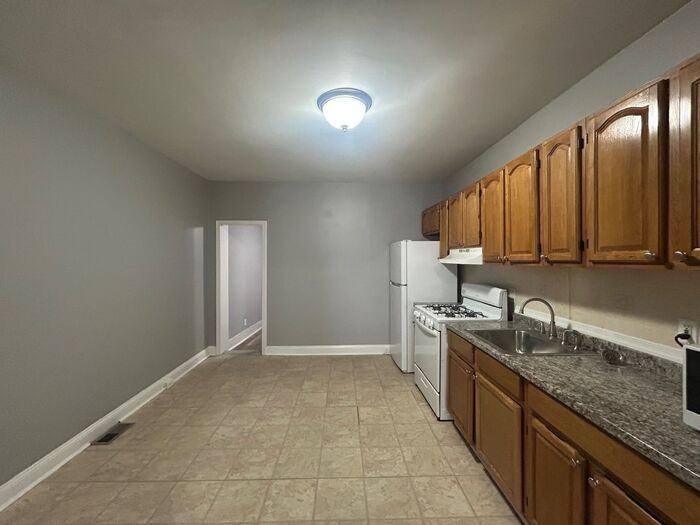 1899 Rutland Ave - Photo 4 of 8