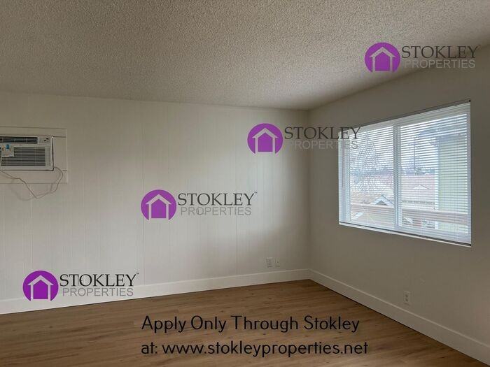 2405 Applegarth Ln #4 - Photo 4 of 24