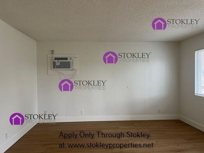 2405 Applegarth Ln #4 - Photo 5 of 24