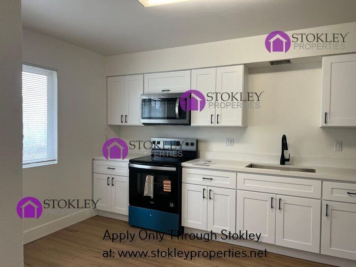 2405 Applegarth Ln #4 - Photo 6 of 24