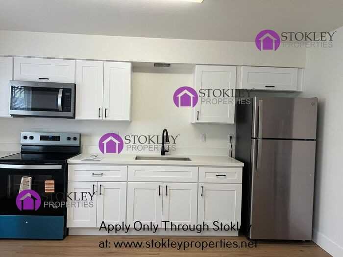 2405 Applegarth Ln #4 - Photo 7 of 24