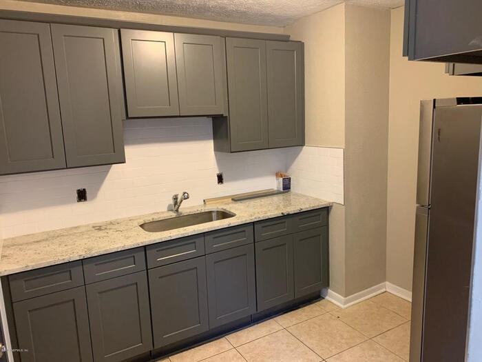 7112 Luke St - Photo 5 of 12