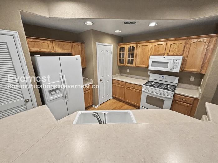 10158 Autumn Blaze Trl - Photo 2 of 31