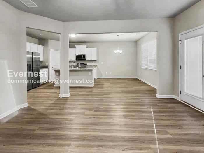 1519 Persimmon Trce - Photo 3 of 20