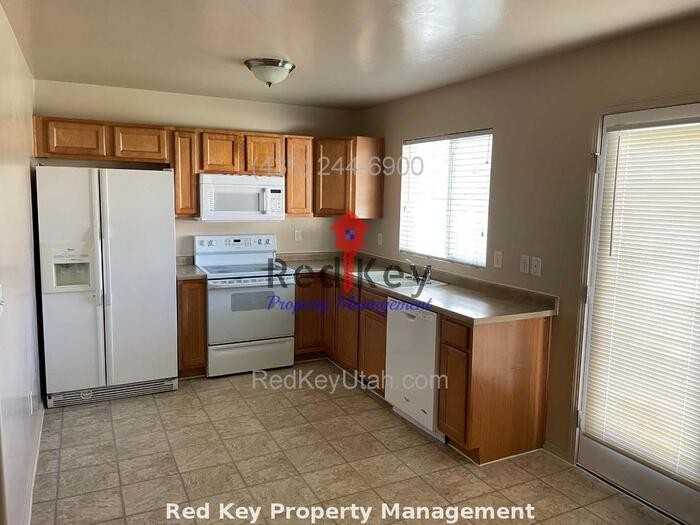 1789 N 80 E - Photo 2 of 19