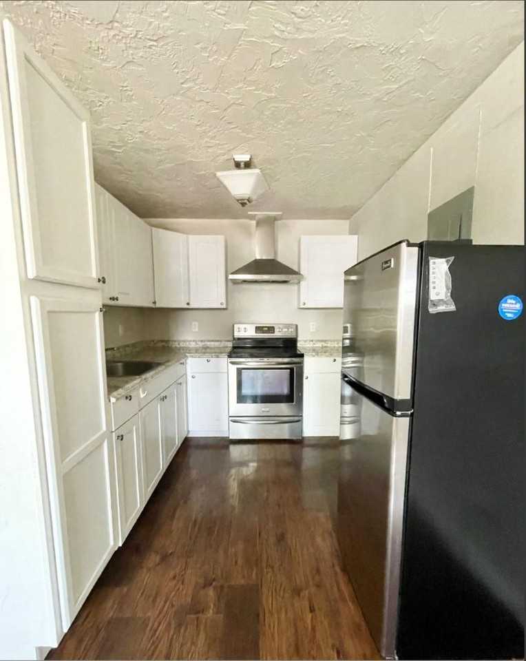 106 E Main St - Photo 4 of 7