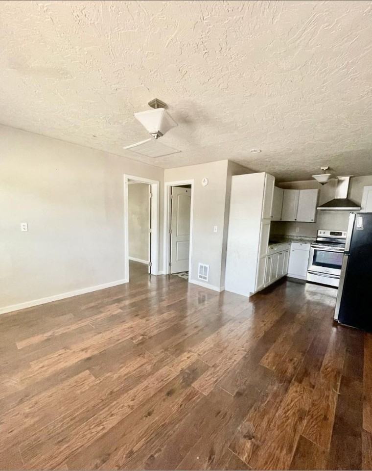 106 E Main St - Photo 6 of 7