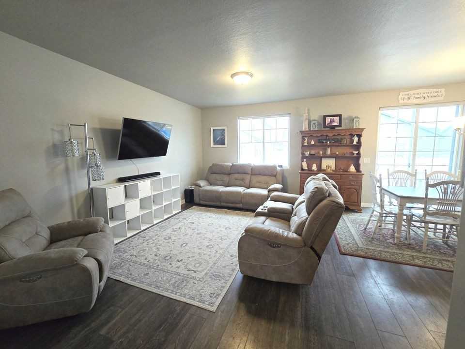 1260 E Packard Dr #1 - Photo 7 of 31