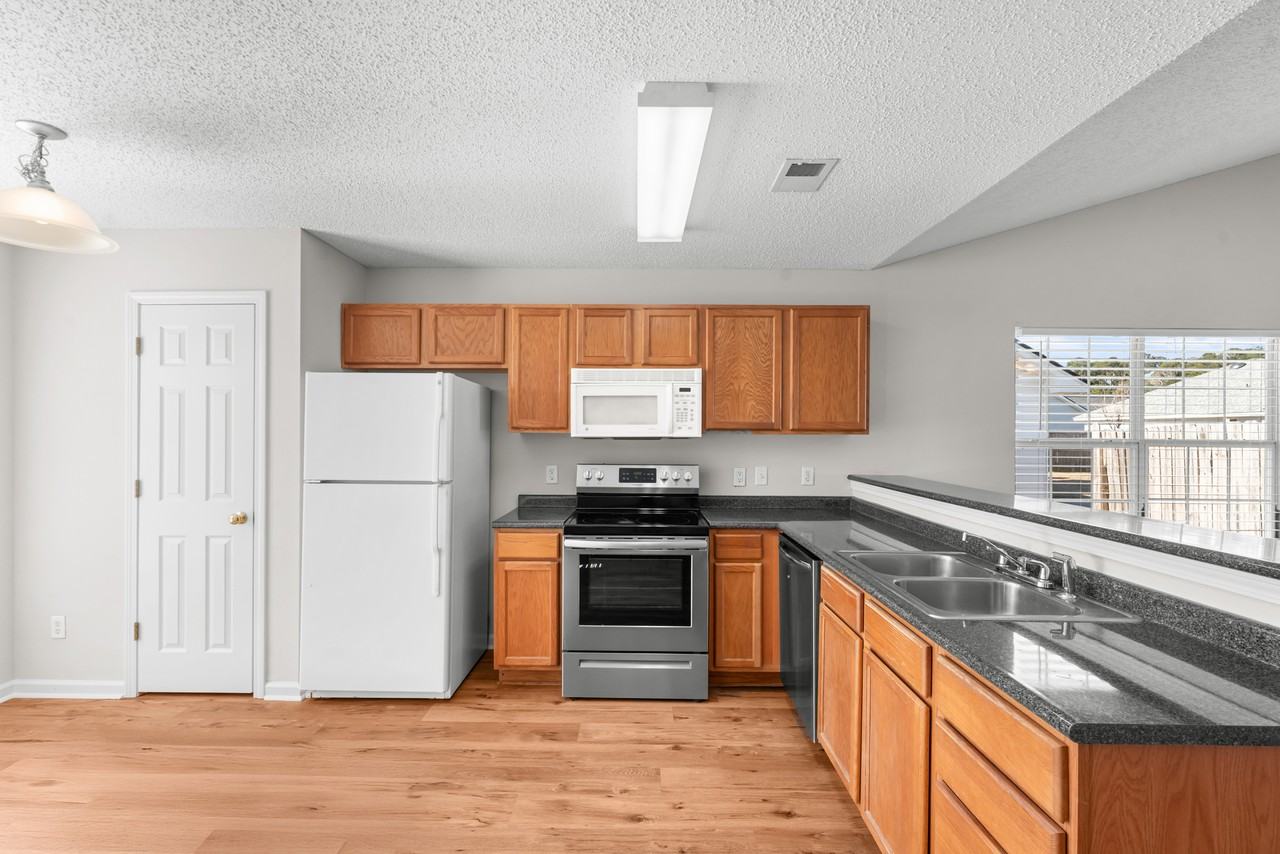 7 Halyard Dr #1 - Photo 5 of 17