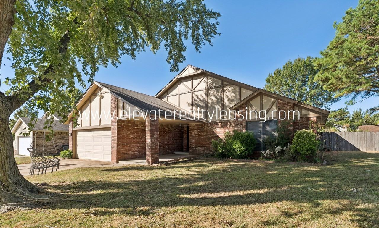 11168 S Douglas Ave - Photo 3 of 16