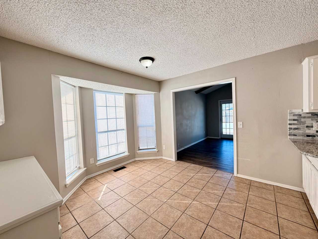 11168 S Douglas Ave - Photo 4 of 16