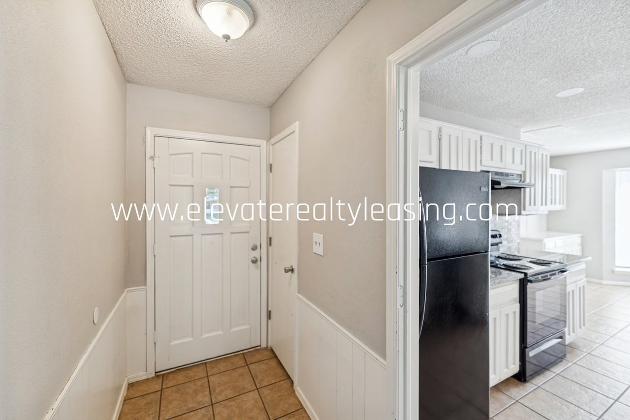 11168 S Douglas Ave - Photo 7 of 16