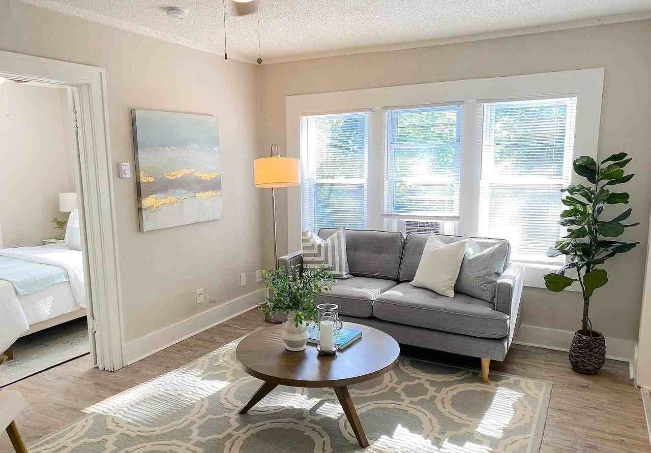 Gladstone Pointe Apartments - Photo 2 of 10