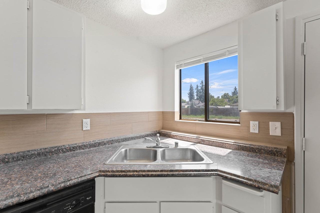 2902 N Stone St #1 - Photo 3 of 7