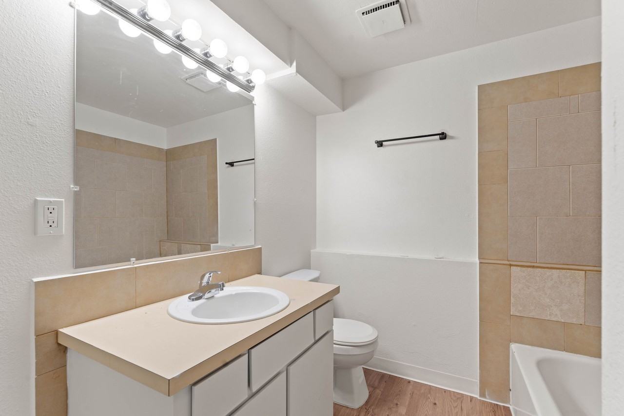 2902 N Stone St #1 - Photo 5 of 7