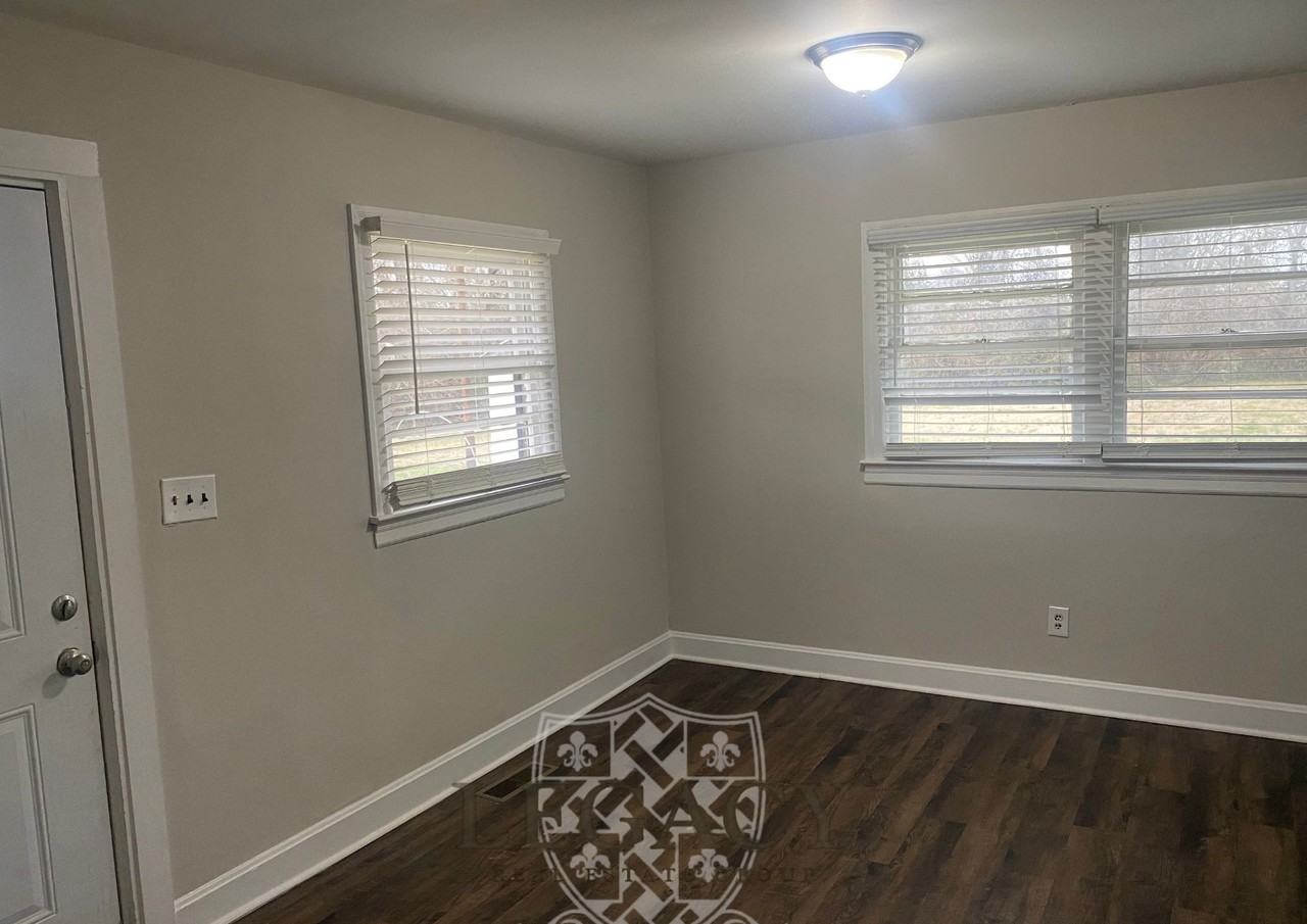 210 W Lokey Ave #1 - Photo 5 of 23