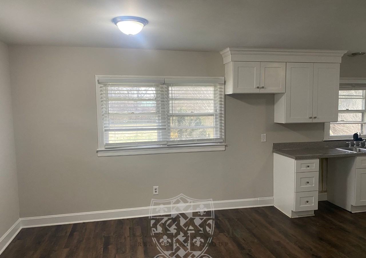 210 W Lokey Ave #1 - Photo 6 of 23