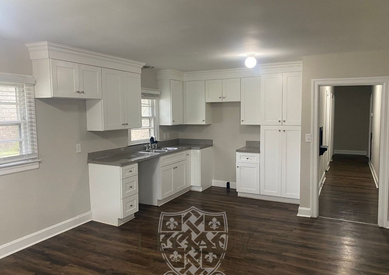 210 W Lokey Ave #1 - Photo 7 of 23