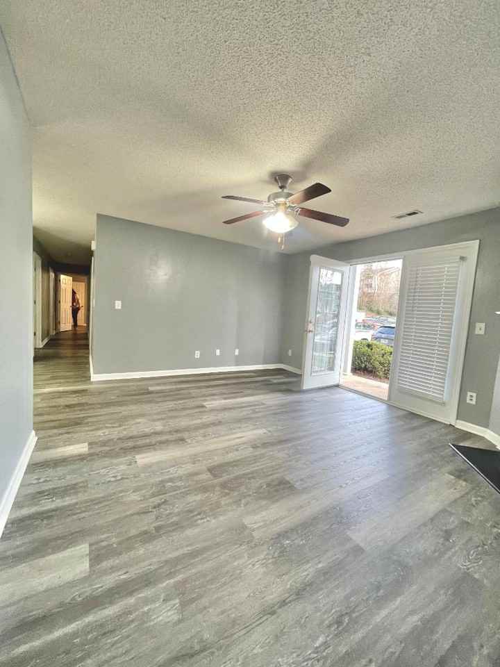 7137 W Friendly Ave - Photo 4 of 8