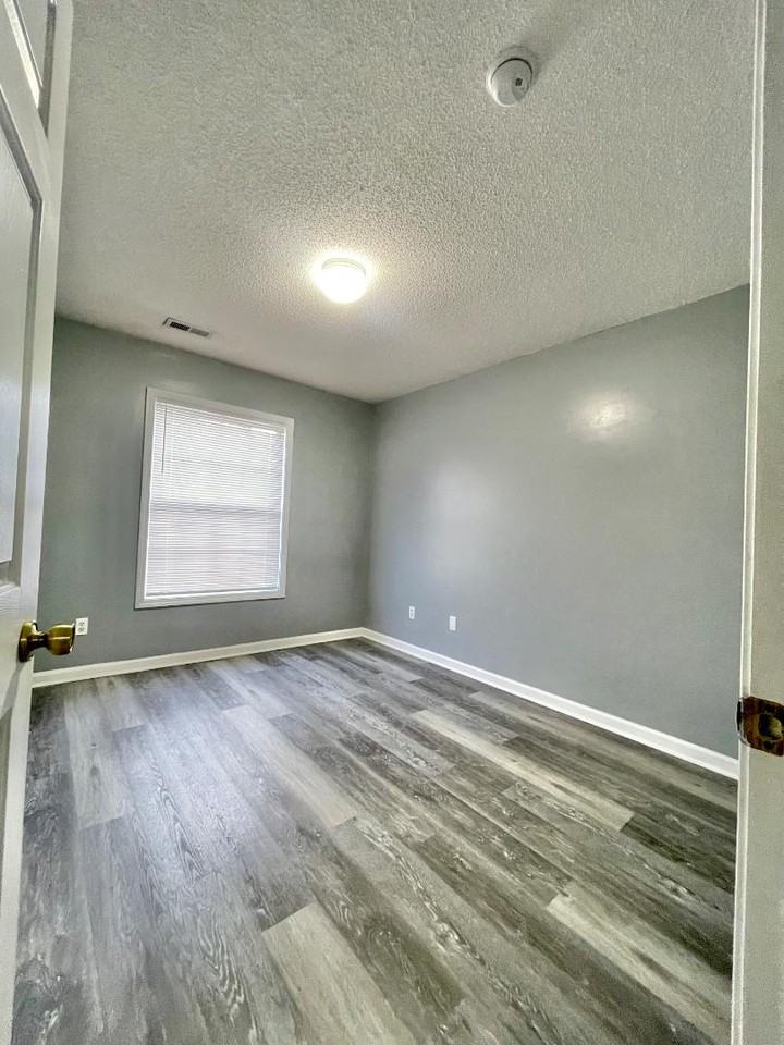 7137 W Friendly Ave - Photo 7 of 8