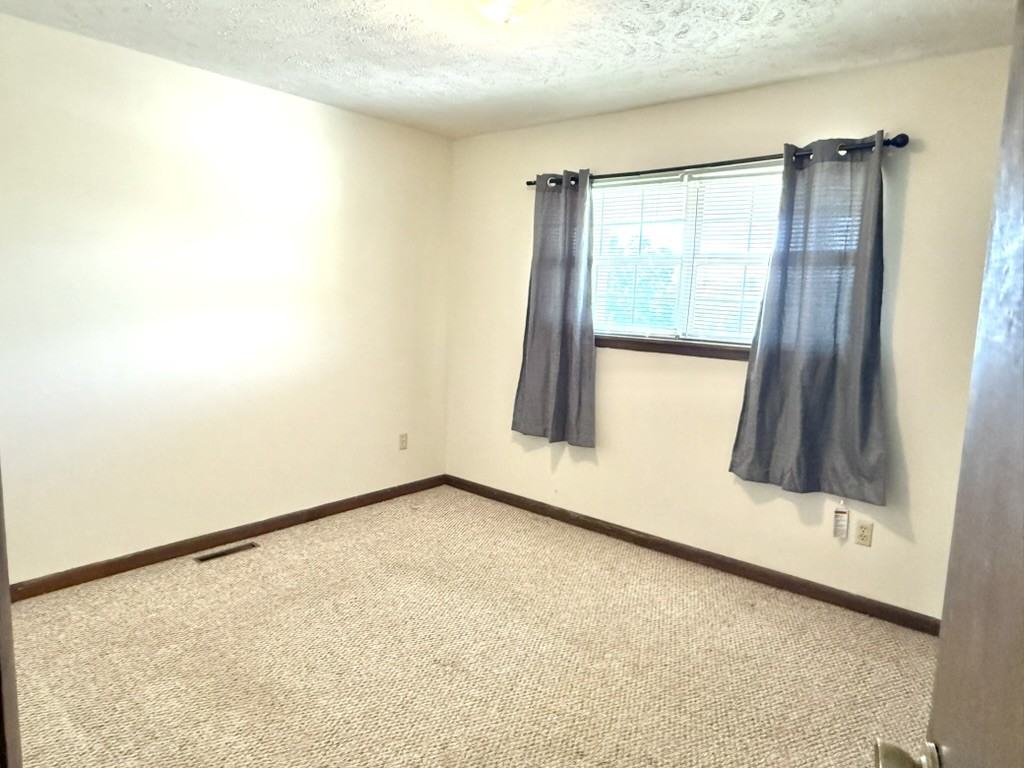 3812 Memorial Blvd #8 - Photo 4 of 6