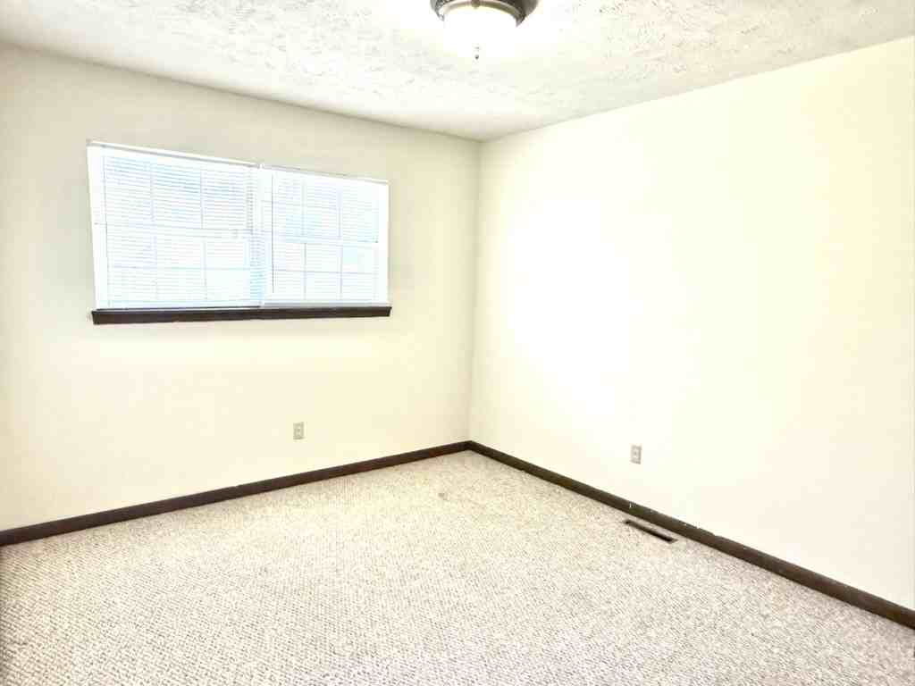 3812 Memorial Blvd #8 - Photo 5 of 6