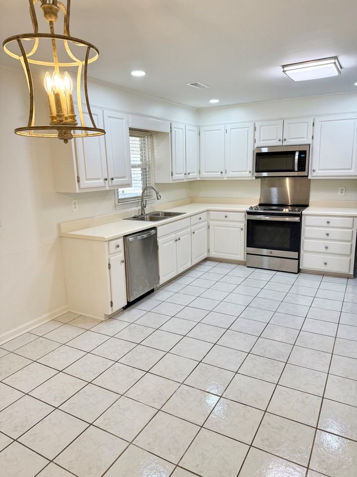 1524 Galway Bay Cir #NA - Photo 3 of 18