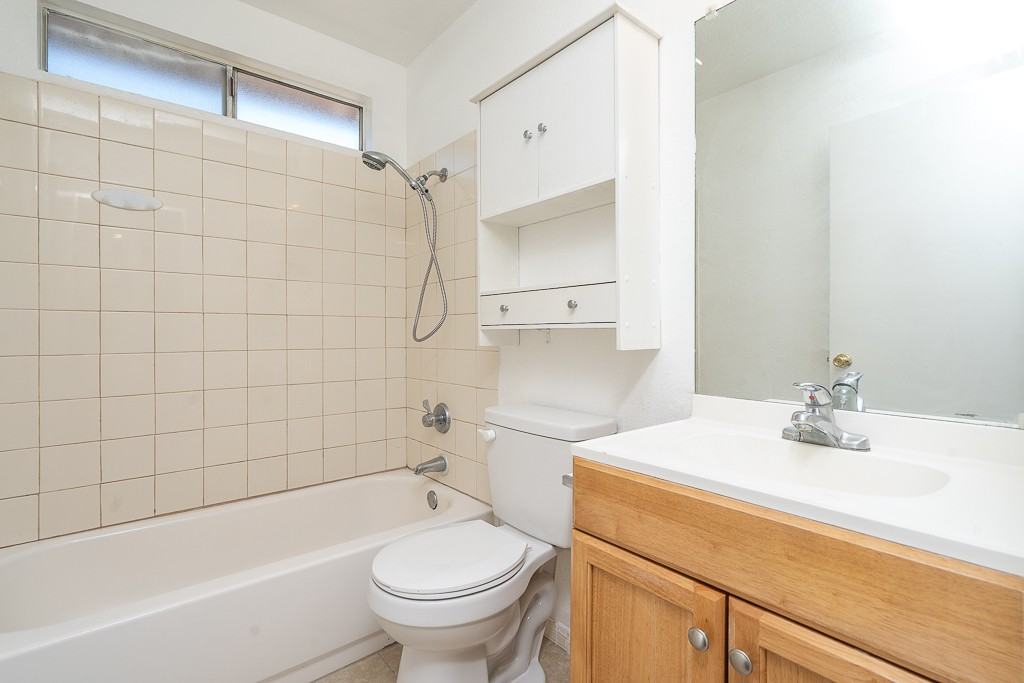 526 Greystone Ln #3 - Photo 5 of 18