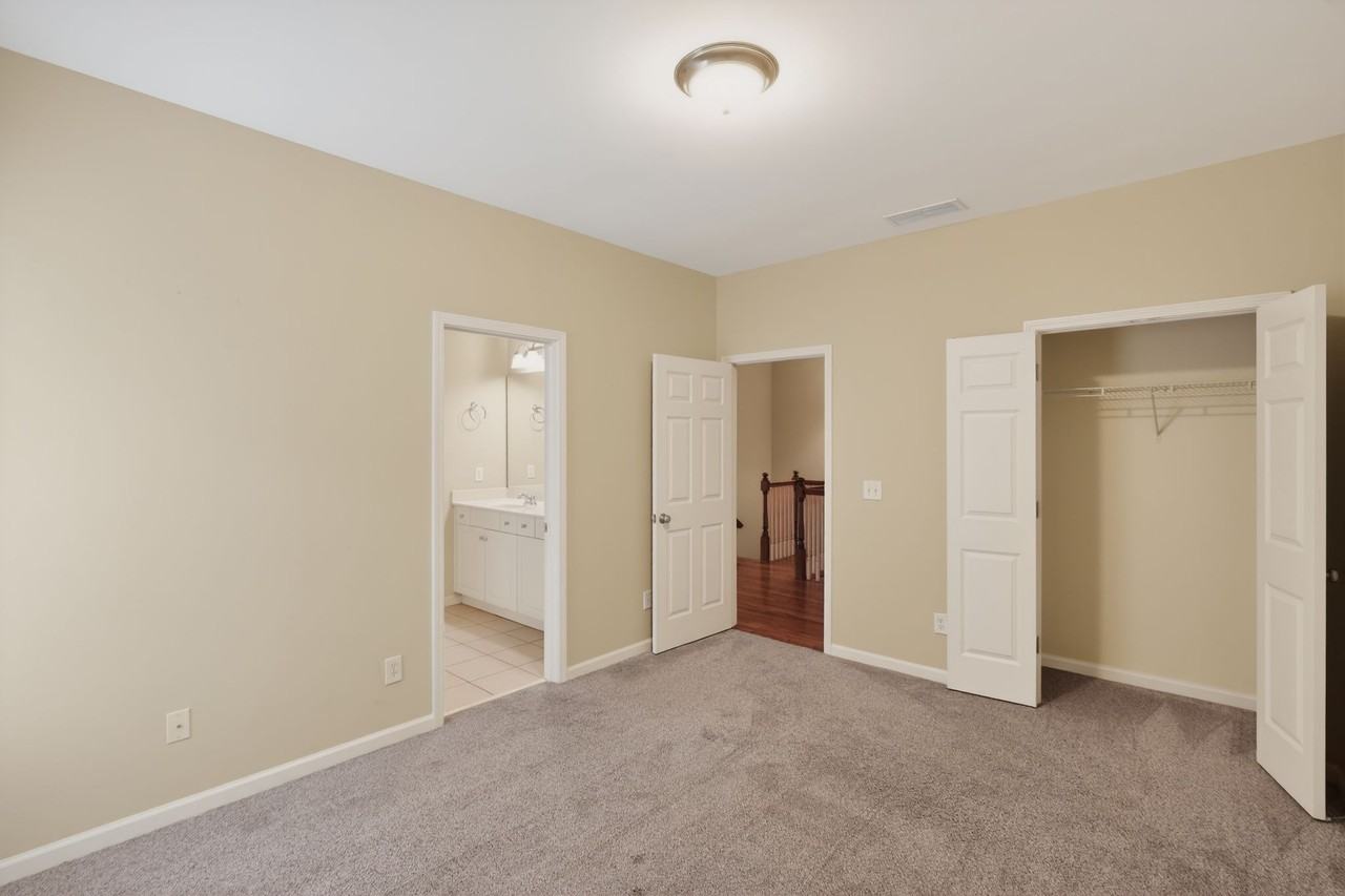 2979 Gateland Sq - Photo 6 of 33