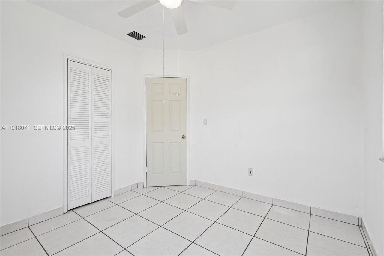 911 E 32nd St #NA - Photo 7 of 20