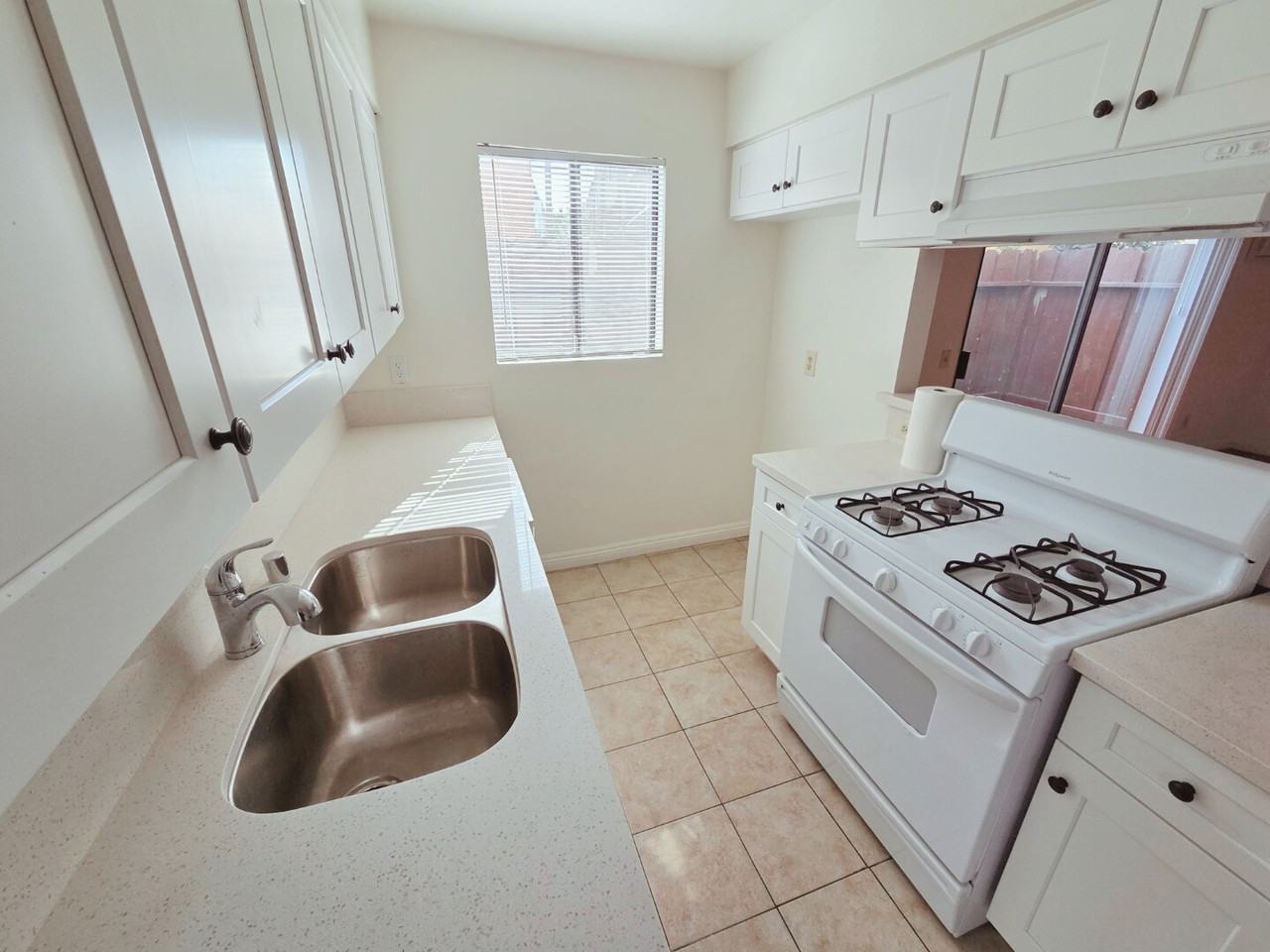 426 W Dryden St #106 - Photo 3 of 11