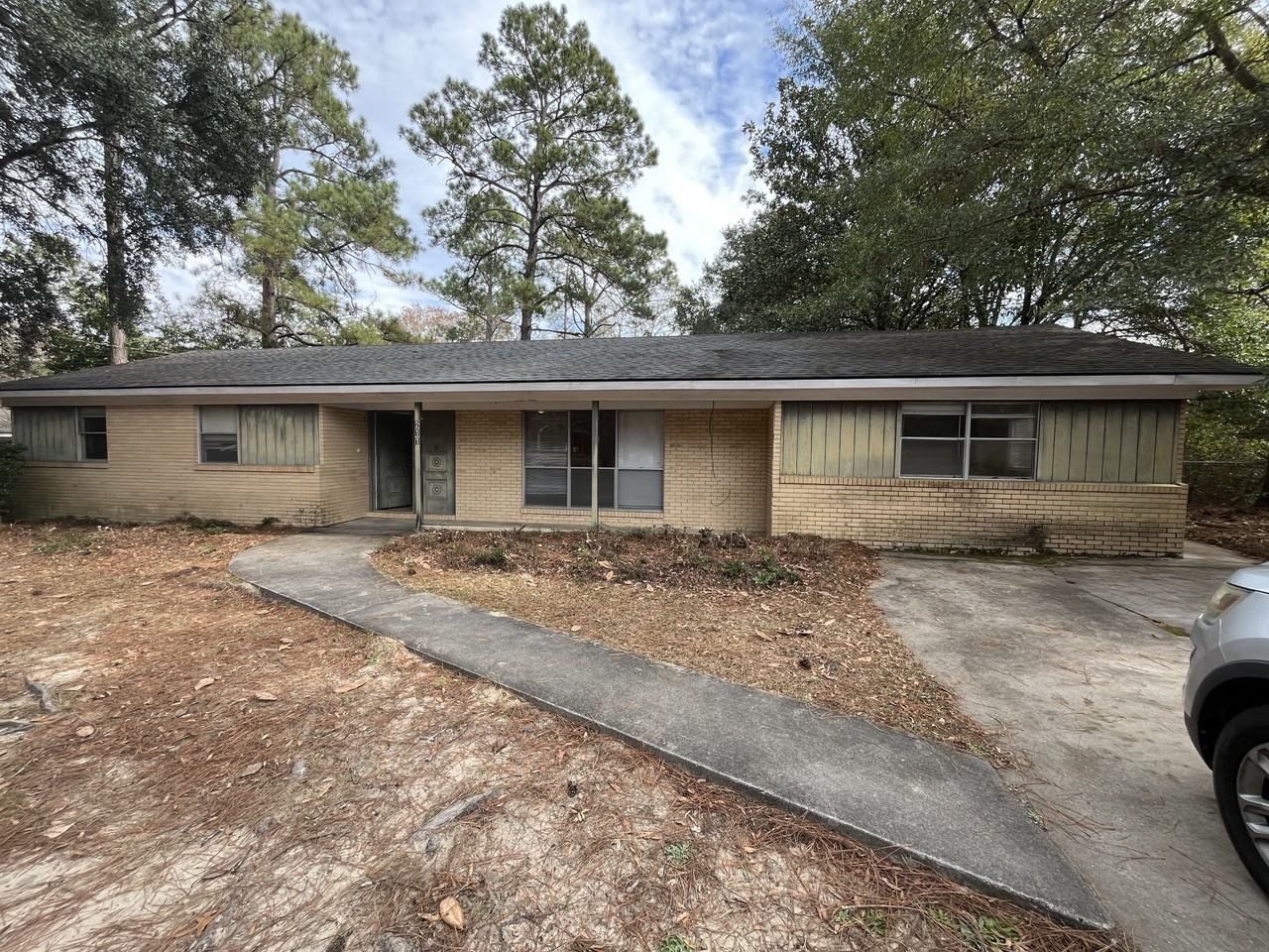 211 Henderson St #NA - Photo 3 of 19