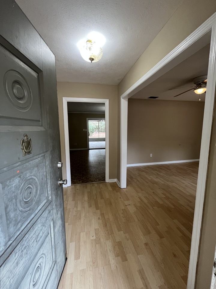 211 Henderson St #NA - Photo 4 of 19