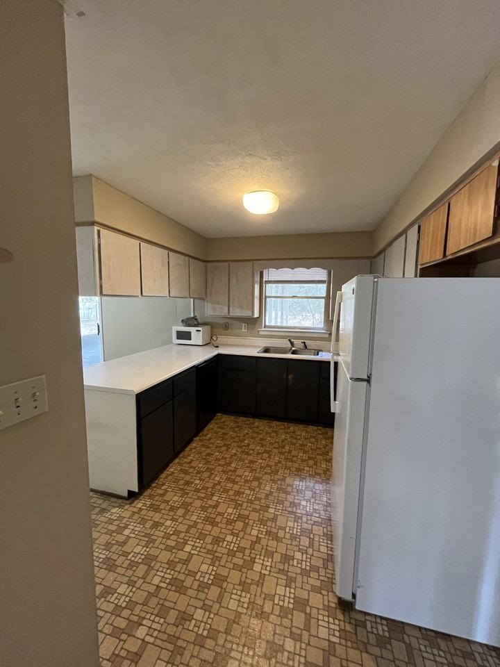 211 Henderson St #NA - Photo 5 of 19