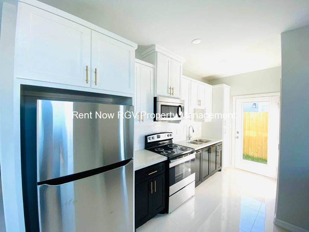 208 W Rutherford Ave #2