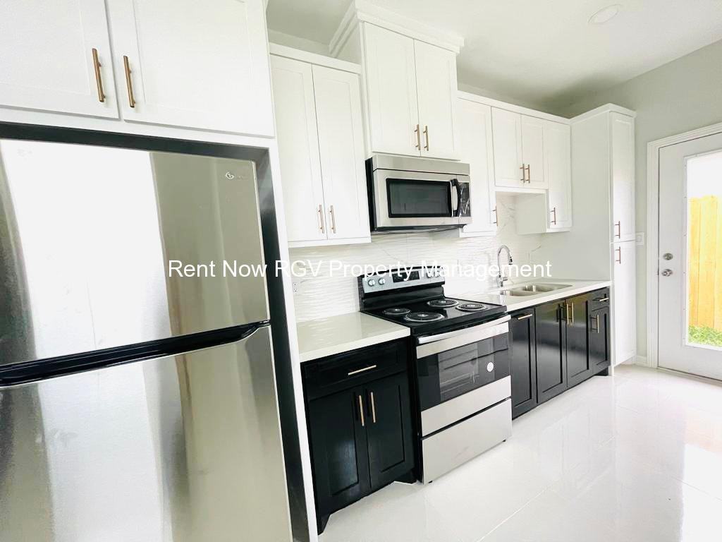 208 W Rutherford Ave #2 - Photo 4 of 7