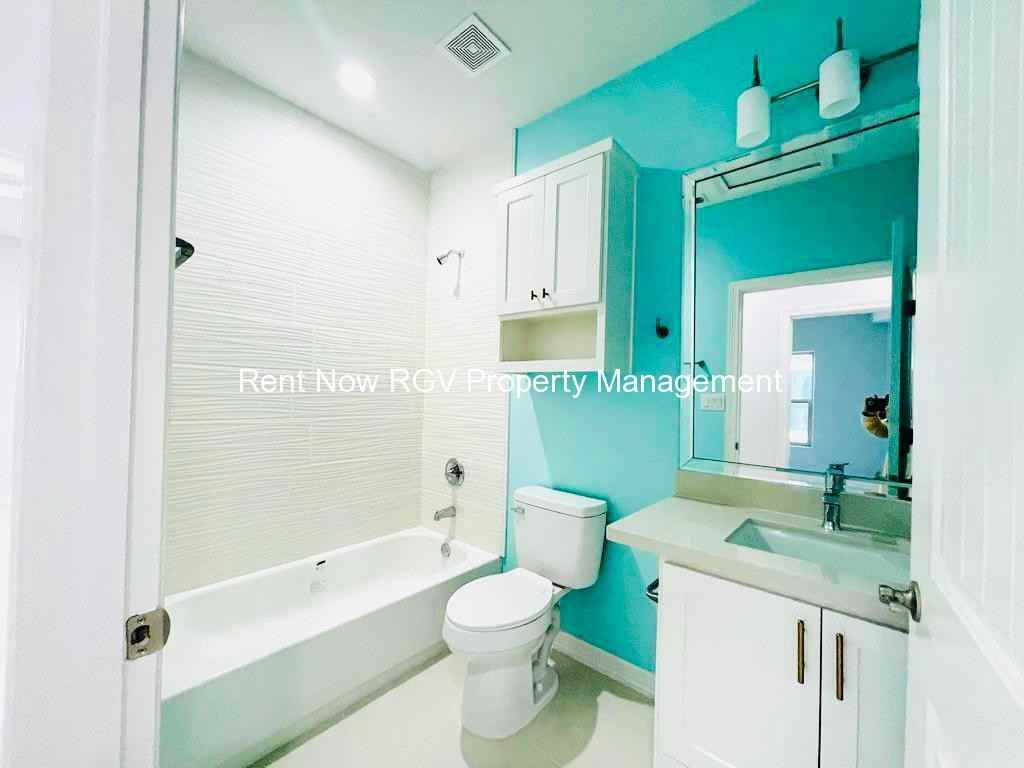 208 W Rutherford Ave #2 - Photo 7 of 7