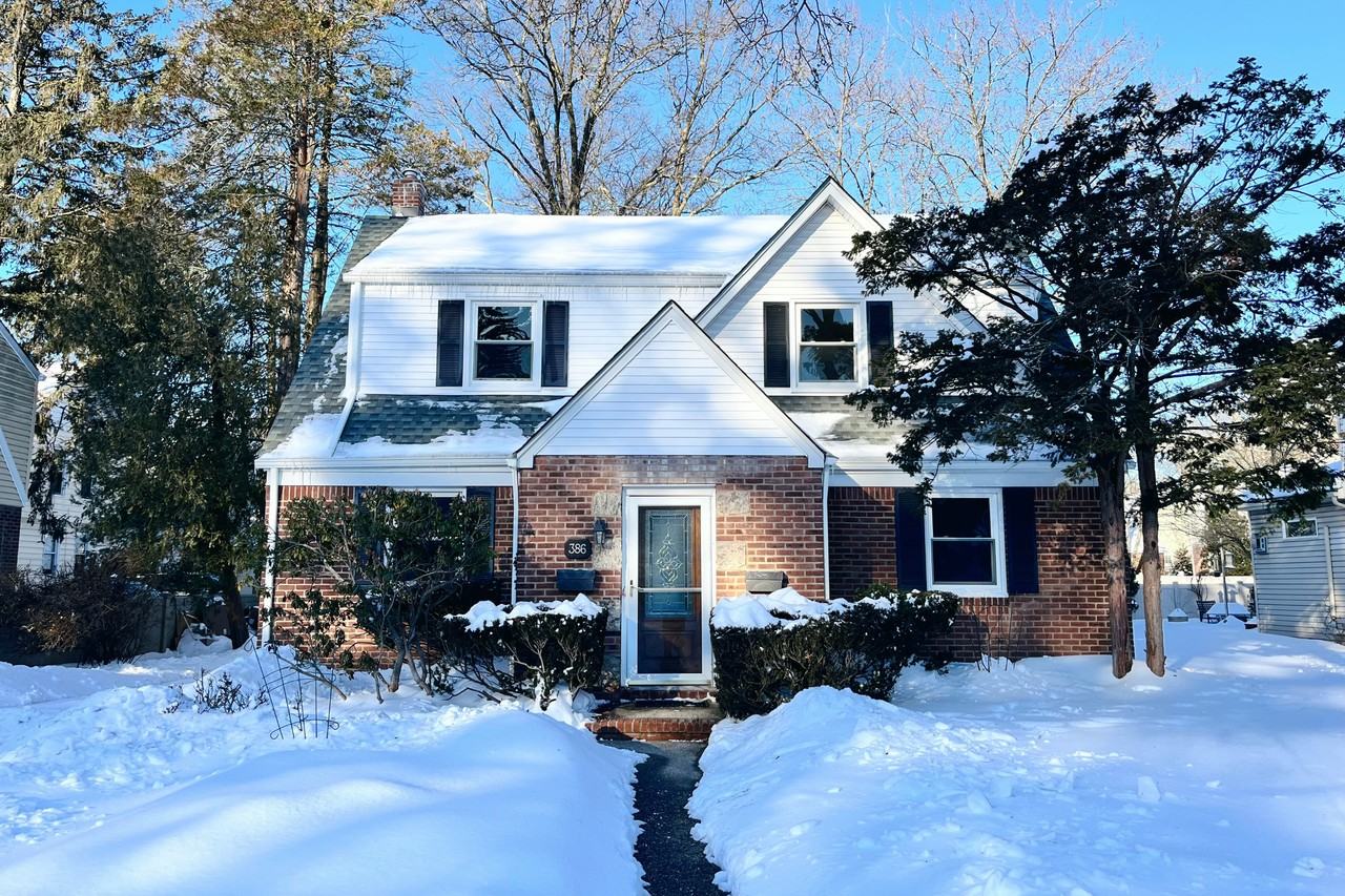 386 Gilbert St #I