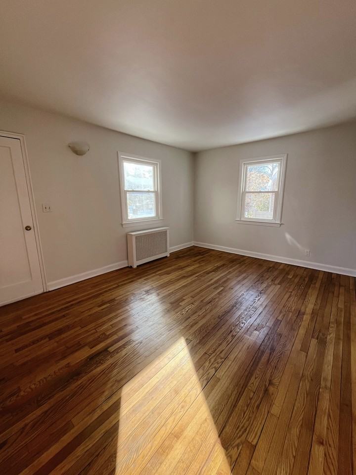 386 Gilbert St #I - Photo 3 of 22