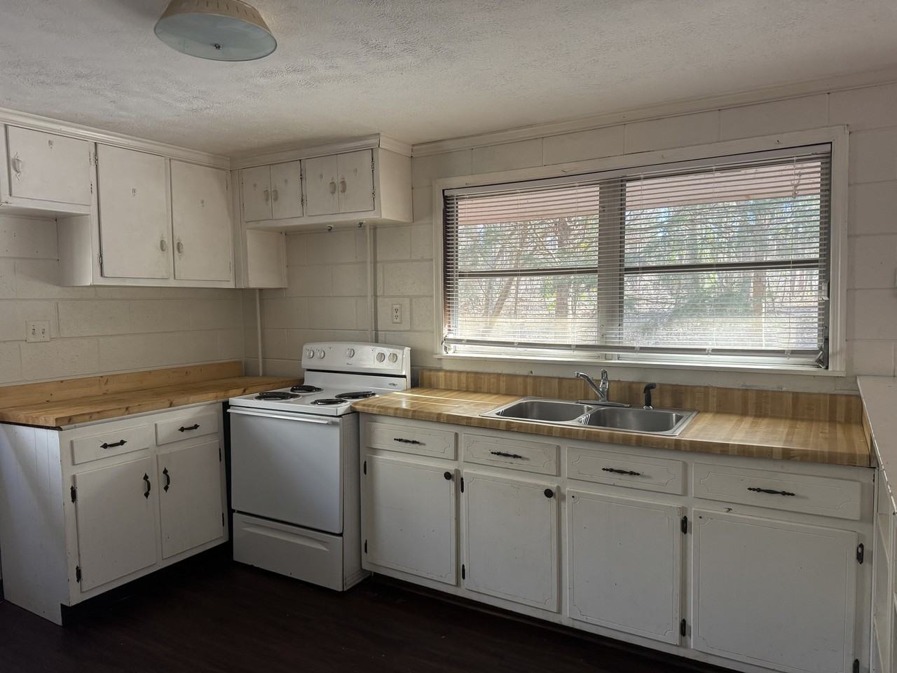 1780 North Hill Street Extended Cottage #1 - Photo 4 of 7