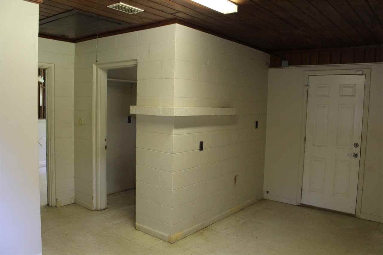 904 Riley St #1 - Photo 6 of 9