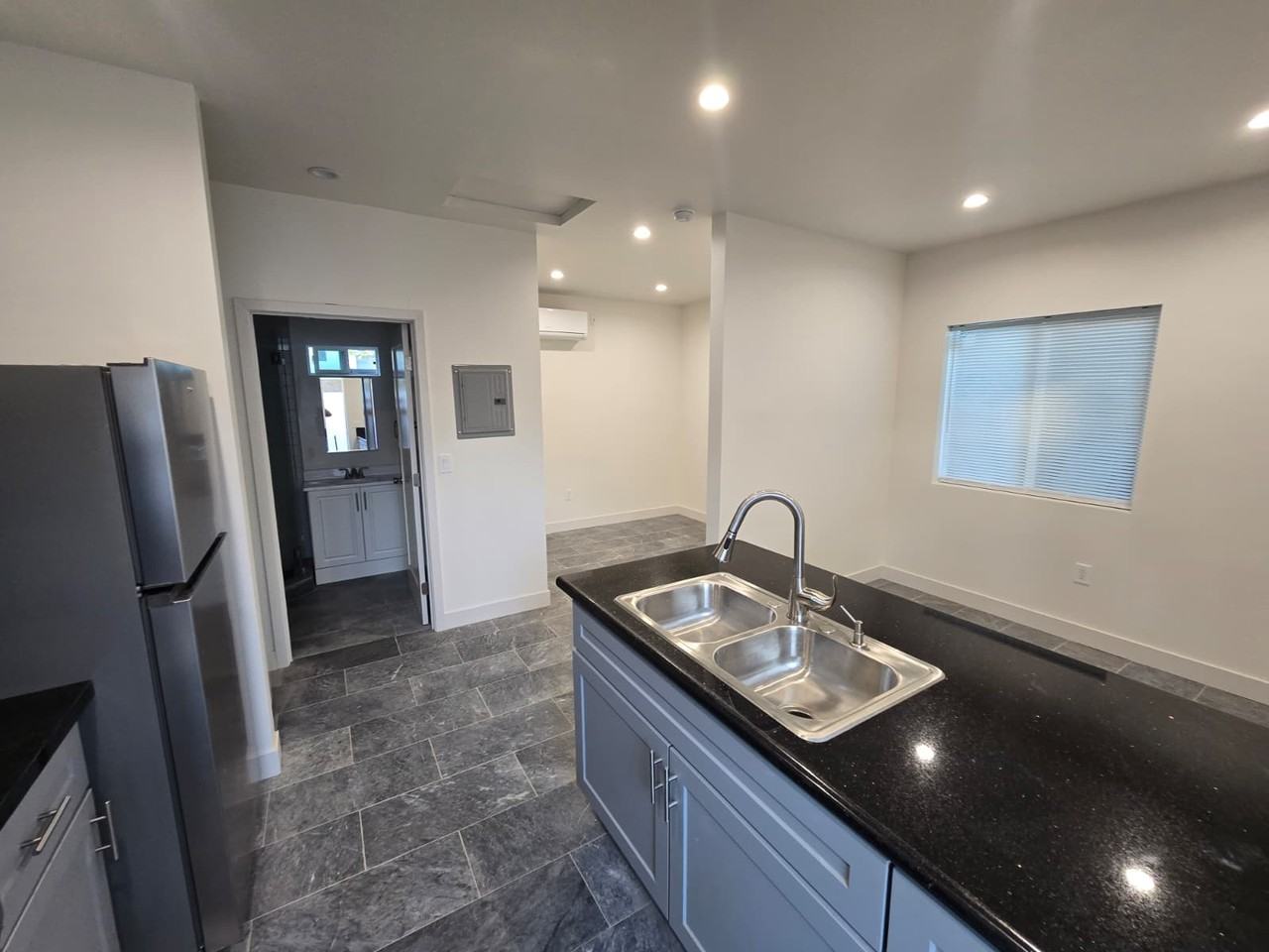 18557 Victory Blvd #NA - Photo 2 of 27