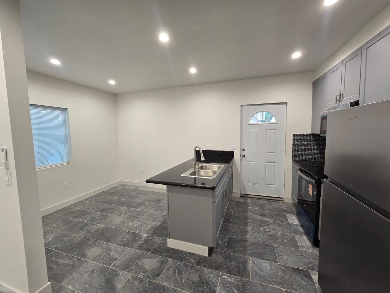 18557 Victory Blvd #NA - Photo 3 of 27